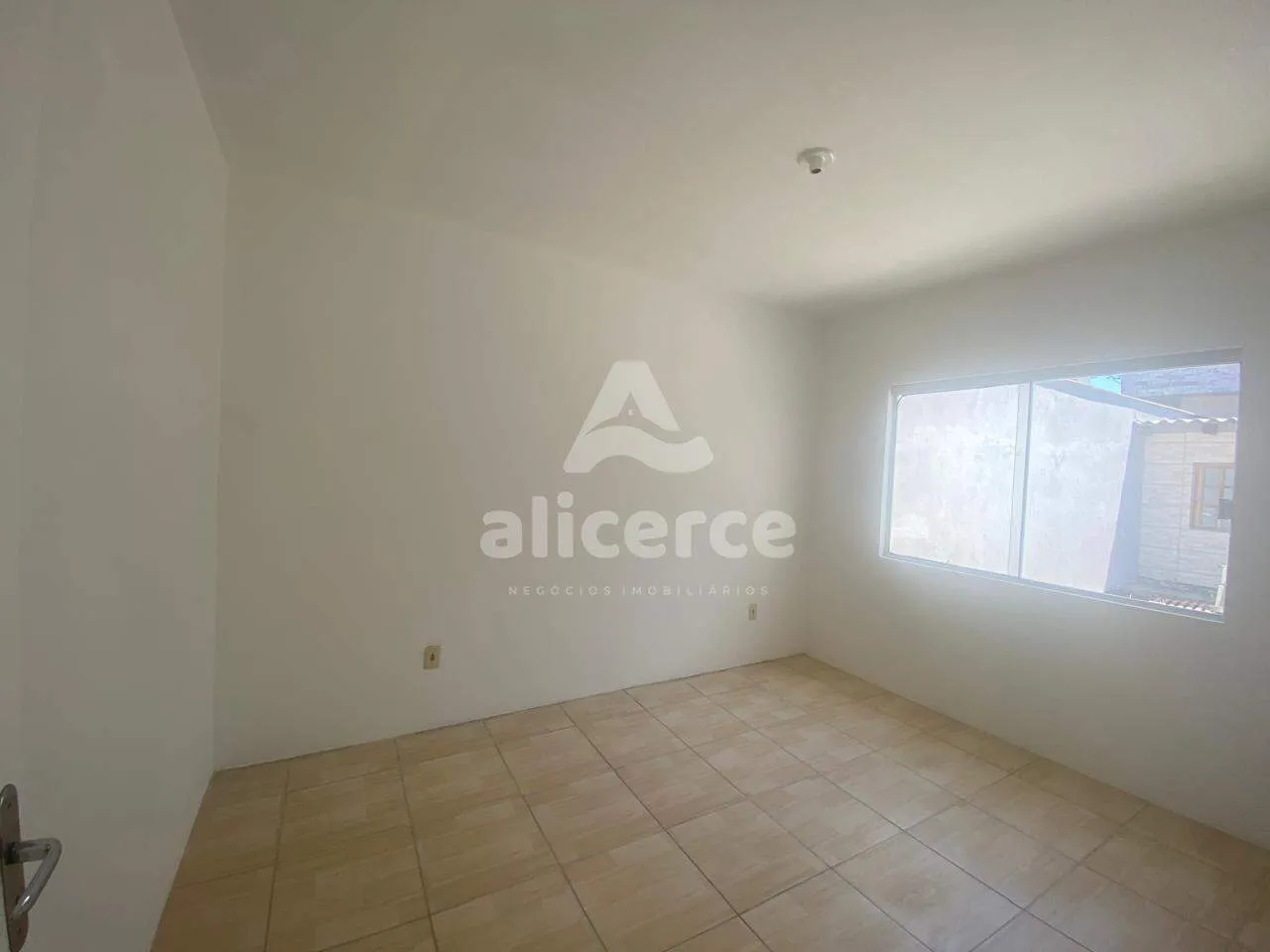 Imagem Casa completamente reformada pronta para morar, próximo a escola e comerçio
