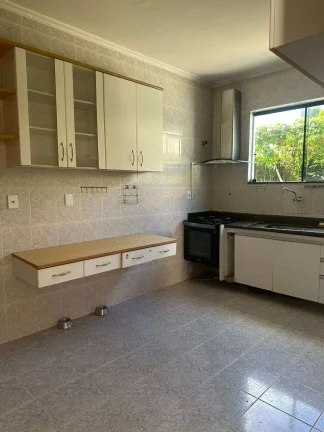 Imagem Casa de condomínio à venda em Lauro de Freitas, Buraquinho, com 3 quartos, 260m2