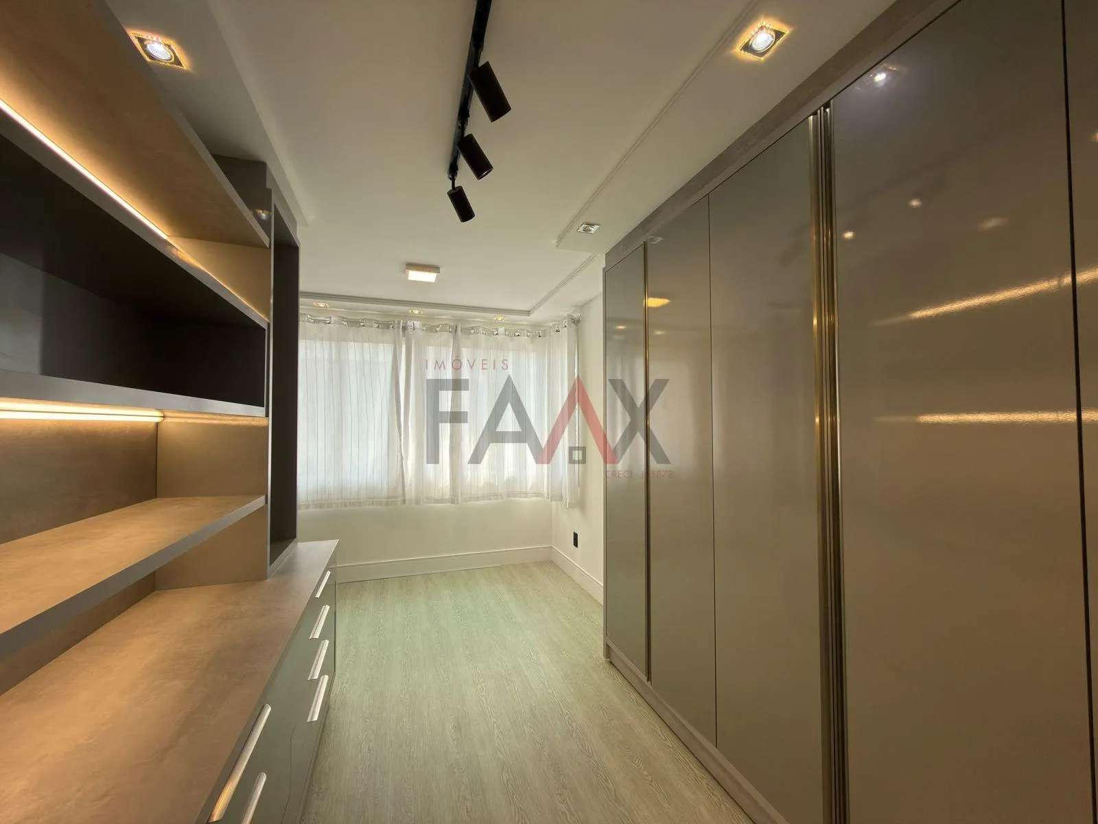 Imagem Sobrado alto padrão com 3 suítes à venda,595.00 m², DOS ESTADOS, GUARAPUAVA - PR