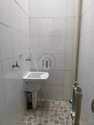 Imagem Venha morar nessa incrível casa com 2 quartos, perfeita para você e sua família! Com uma ampla sa...