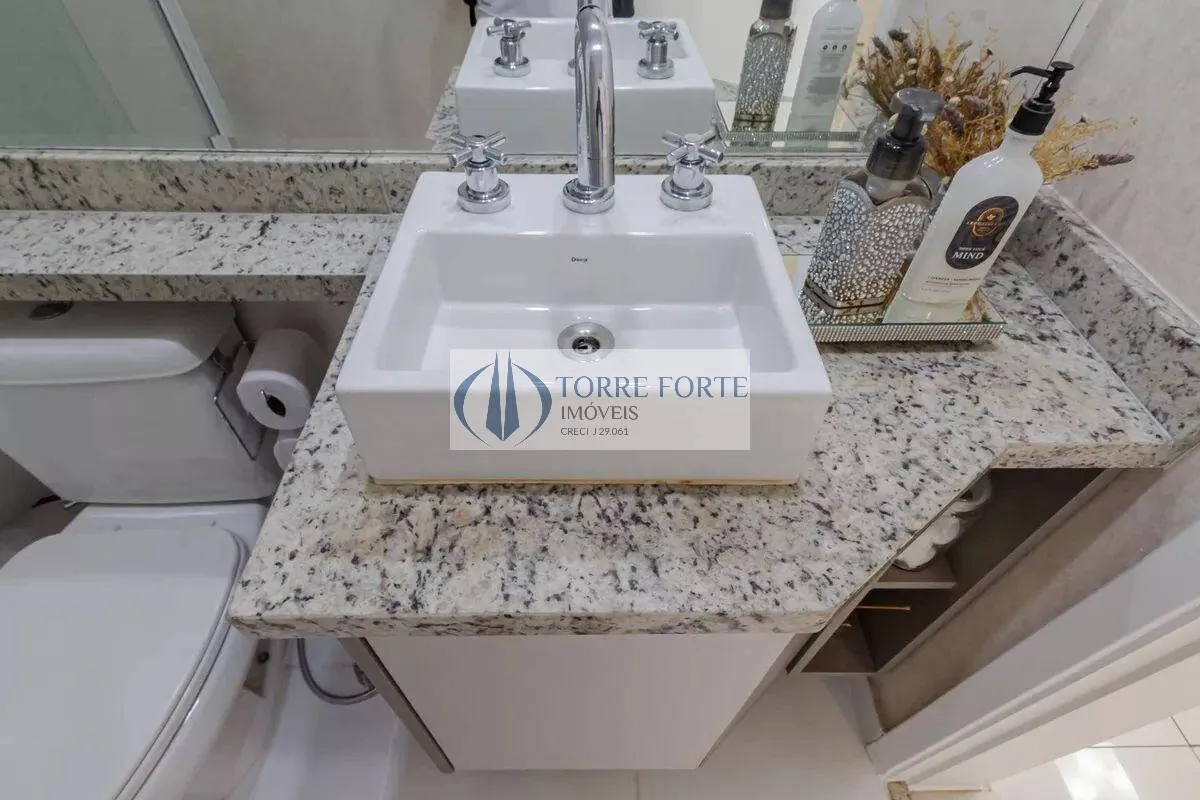 Imagem Lindo apartamento mobiliado, com 66 m², 2 dorms., sendo 1 suíte, 1 vaga