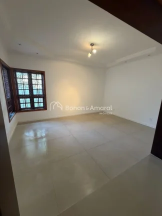 Imagem Ampla e confortável, esta excelente residência conta com 330m² de área construída, oferecendo e...