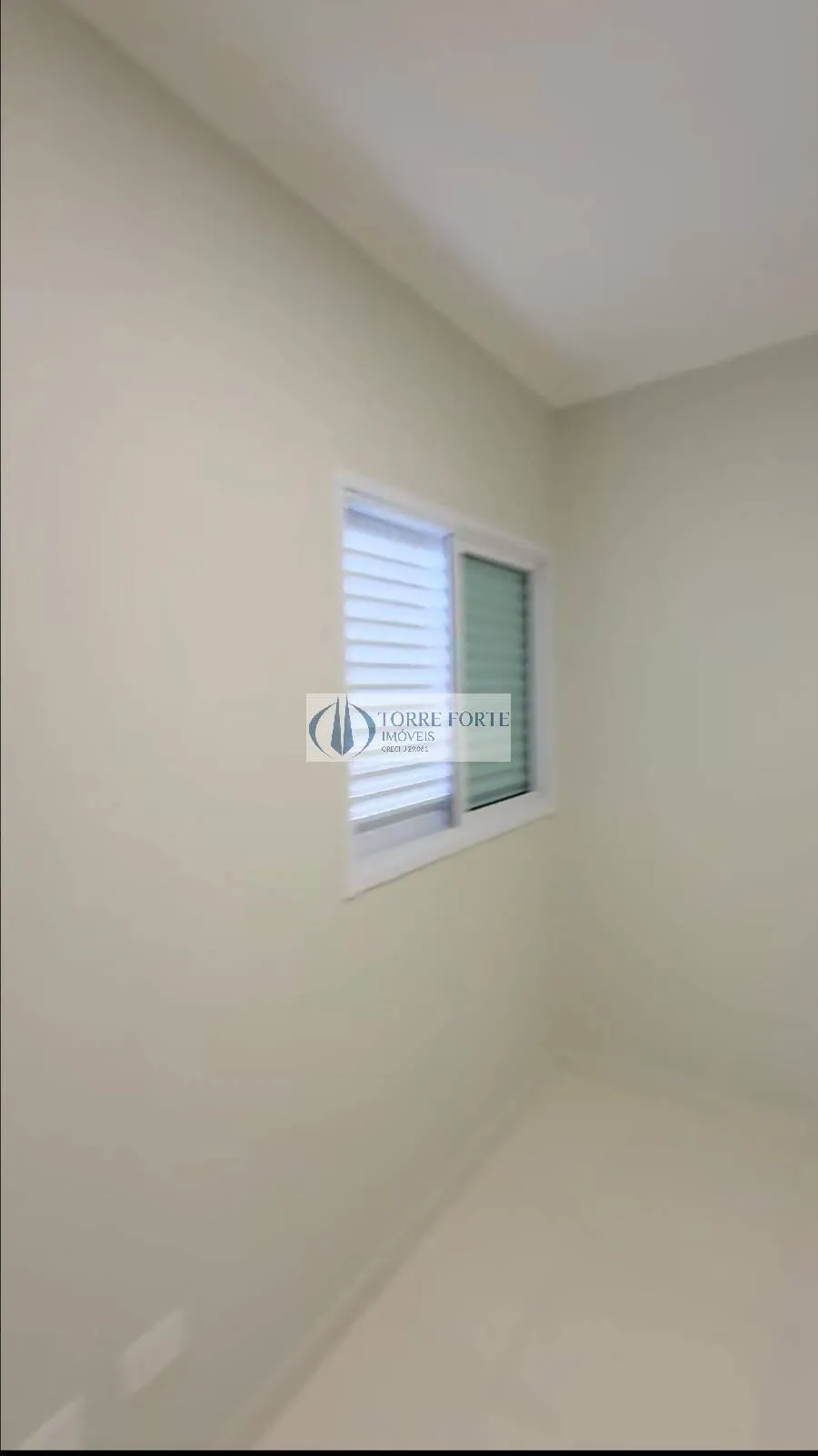 Imagem Lindo apartamento amplo, 2 dormitórios (1 suíte), 1 vaga , quintal privado.
