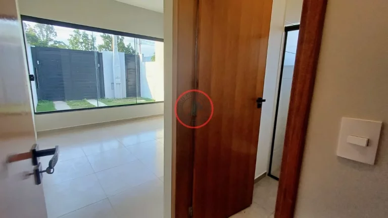 Imagem CASA RECEM COSNTRUÍDA A VENDA COM 2 DORMITÓRIOS, SENDO UMA SUÍTE , ÁREA GOURMET, 2 VAGAS, JARDIM, ISOLAMENTO ACÚSTICO EM CARAGUÁ