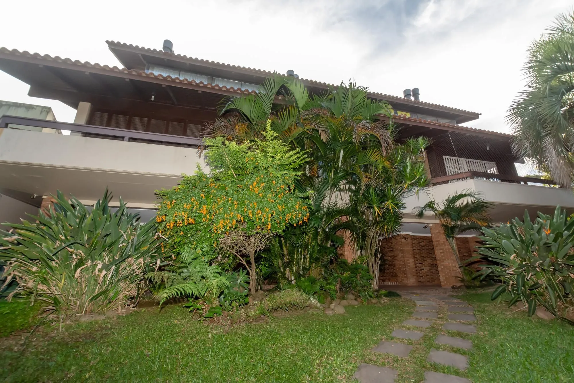 Imagem VENDA AMPLO APARTAMENTO RUA CALMA