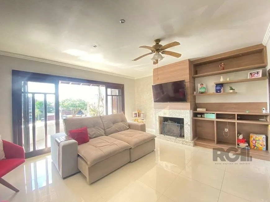 Imagem Excelente casa de 300m² com 4 dormitórios no bairro Sarandi.
