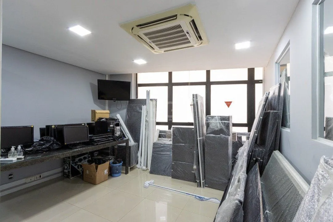 Imagem Sala em andar inteiro com 141,77 m2 privativos