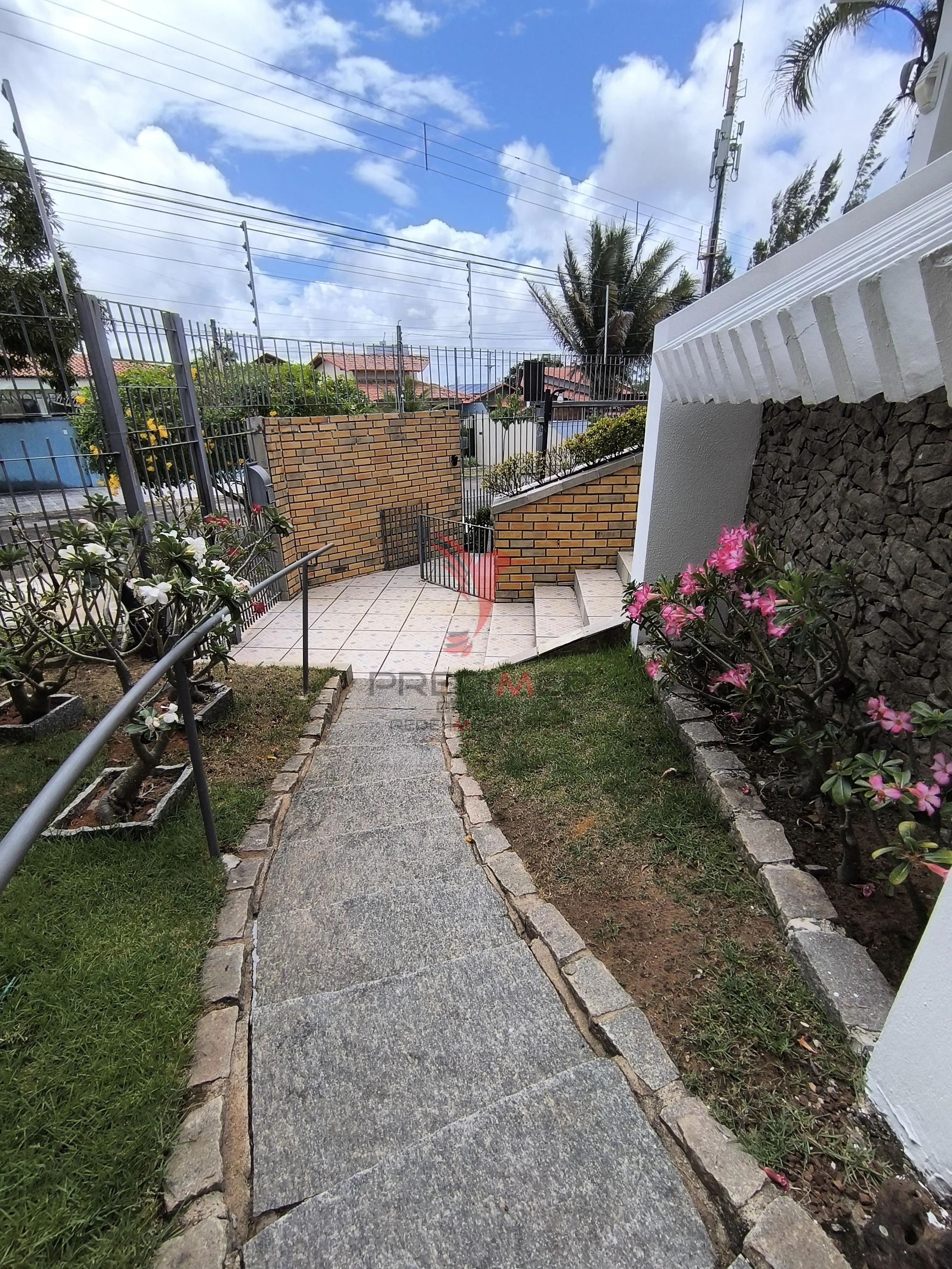 Imagem Linda casa com Jardim, 4 quartos , sendo 3 Suites , 4 Vagas, no Bairro Capim Macio, Natal
