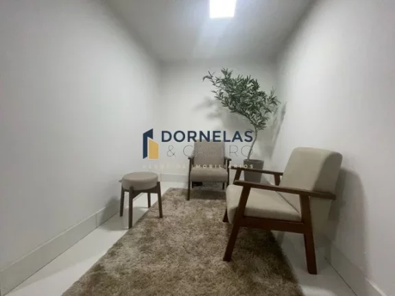 Imagem SALA COMERCIAL BEM AMPLA, DESOCUPADA, NO CENTRO DE BRASÍLIA, ACEITO CARRO COMO PARTE DO PAGAMENTO. SETOR COMERCIAL SUL ED. PALÁCIO DO COMÉRCIO