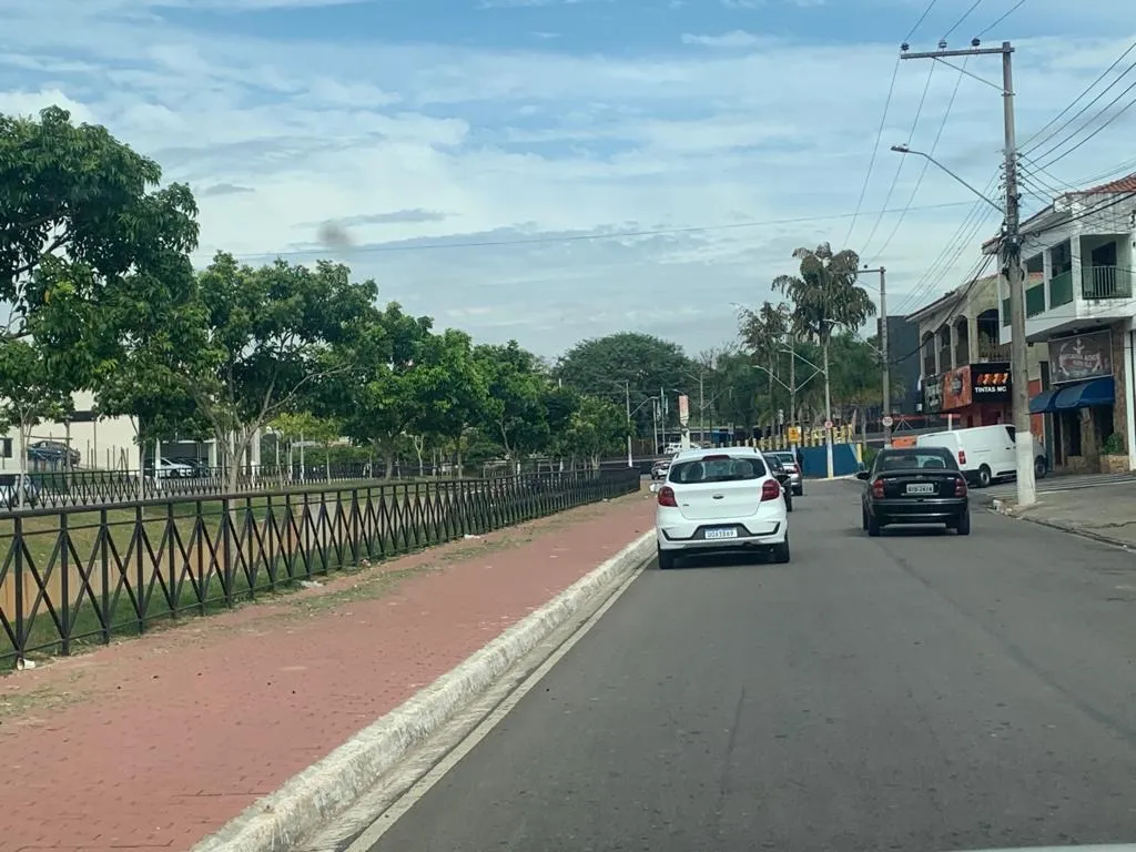 Imagem Prédio com estrutura imponente e perspectivas para negócios diversos