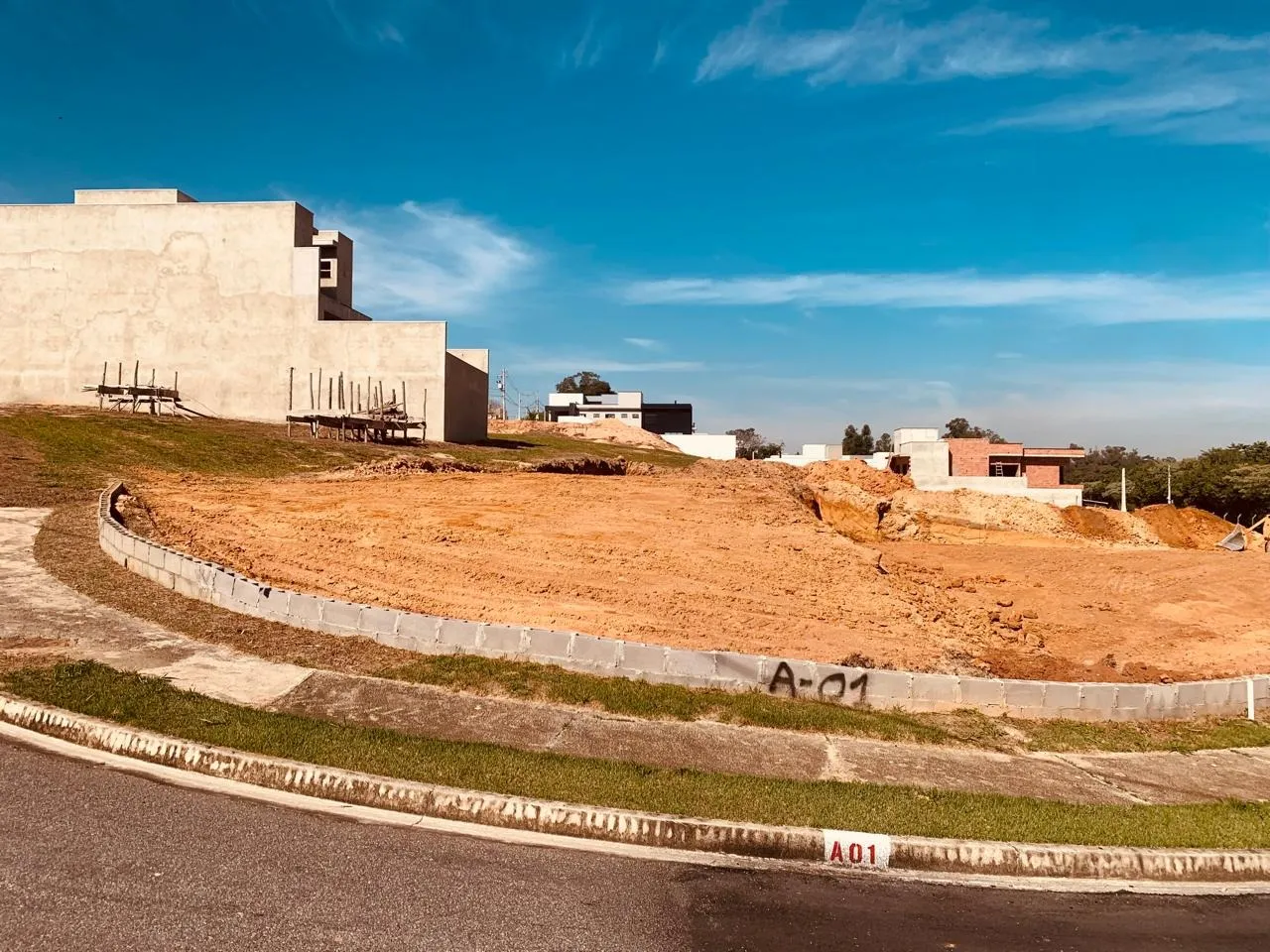 Imagem Terreno de 318m² no Residencial Jardim Helena Maria.