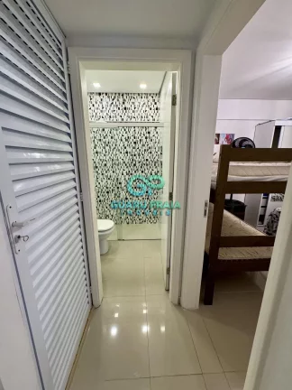 Imagem Apartamento à Venda - 100 metros da Praia de Pitangueiras, Guarujá