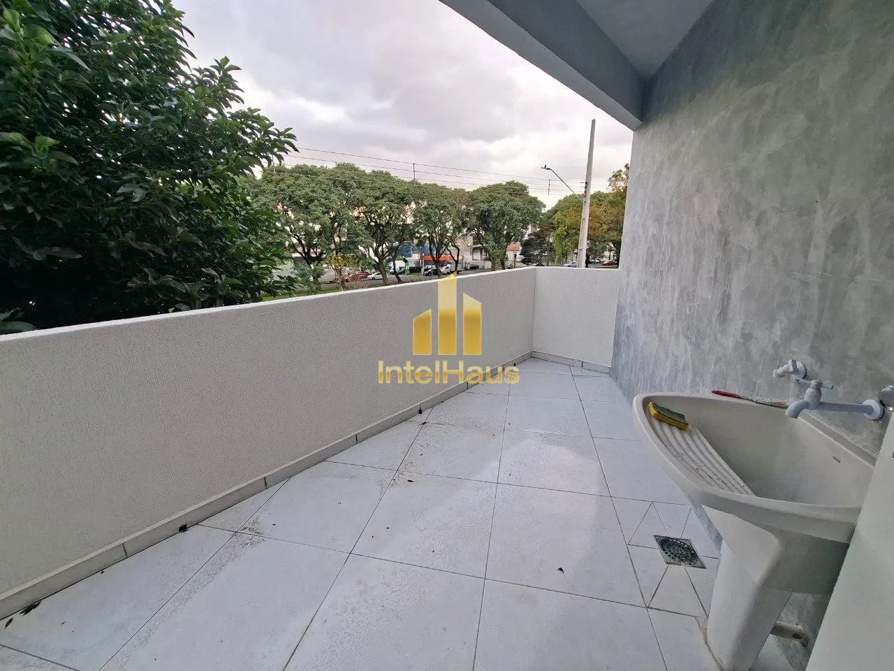 Imagem Apresentamos este excelente apartamento de frente no primeiro andar do Edifício Jalu. Situado na Ru...