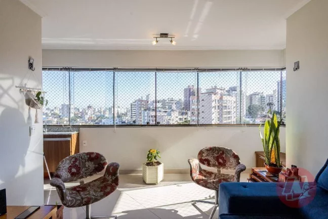 Imagem No Jardim Botânico, e dormitórios,suíte,2 vagas de infraestrutura.