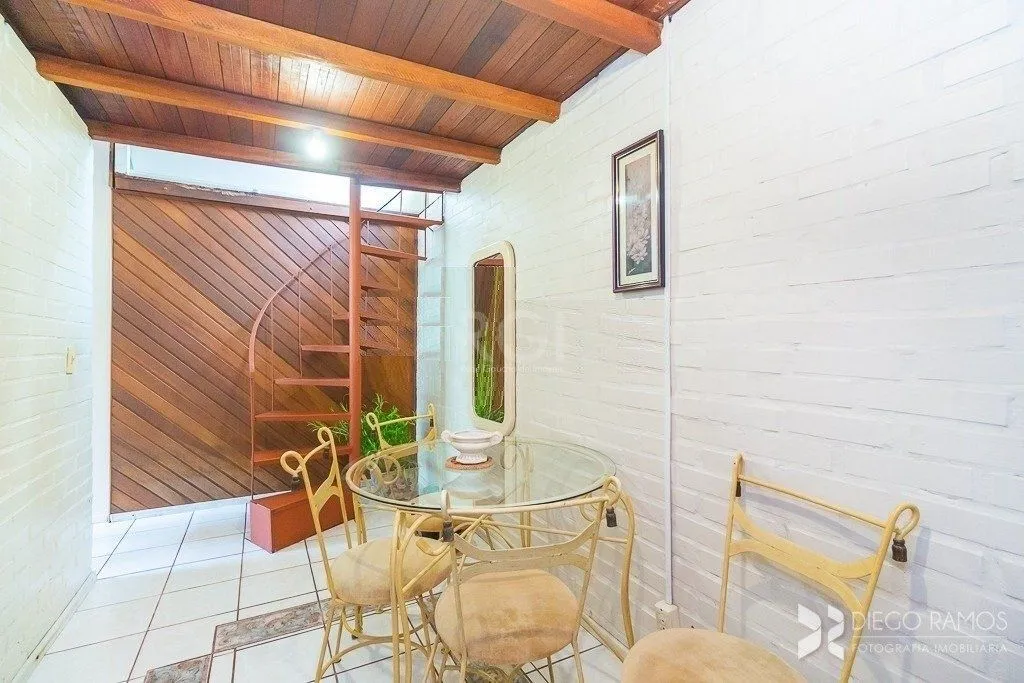 Imagem Casa térrea à venda, com 2 suites, 3 banheiros, edicula, pátio, 2 vagas - Bairro Medianeira