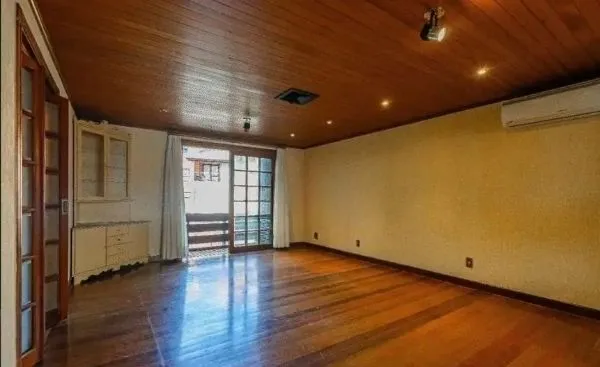 Imagem Casa sobrado no bairro Bela Vista de 3 dormitórios e 3 vagas DESOCUPADA