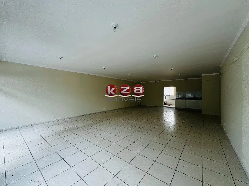 Imagem Salão Comercial à Venda em Valinhos-SP, na Vila Faustina II: 3 Salas, 6 Banheiros, 6 Vagas e 511m² de Área