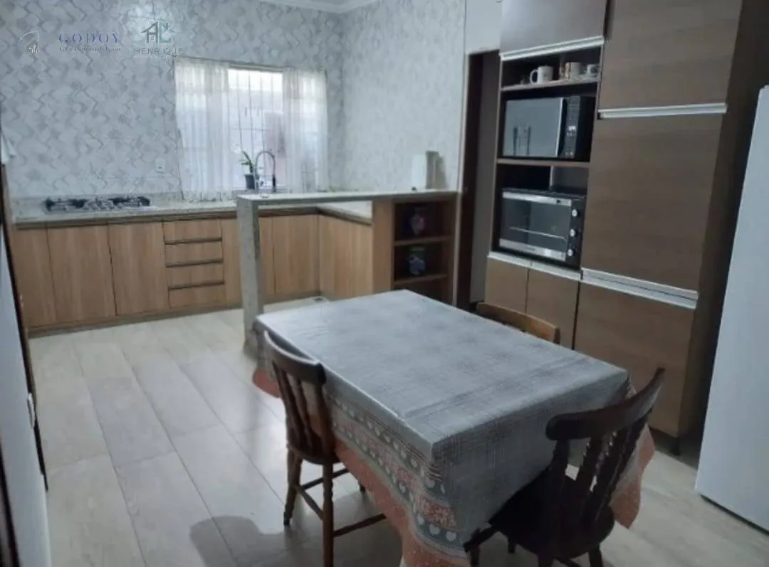 Imagem Casa 3 quartos com excelente localização central - segurança e praticidade.