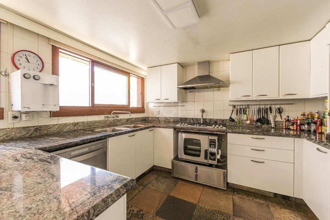 Imagem Casa para Venda - 370m², 5 dormitórios, sendo 2 suites, 7 vagas - Vila Assunção