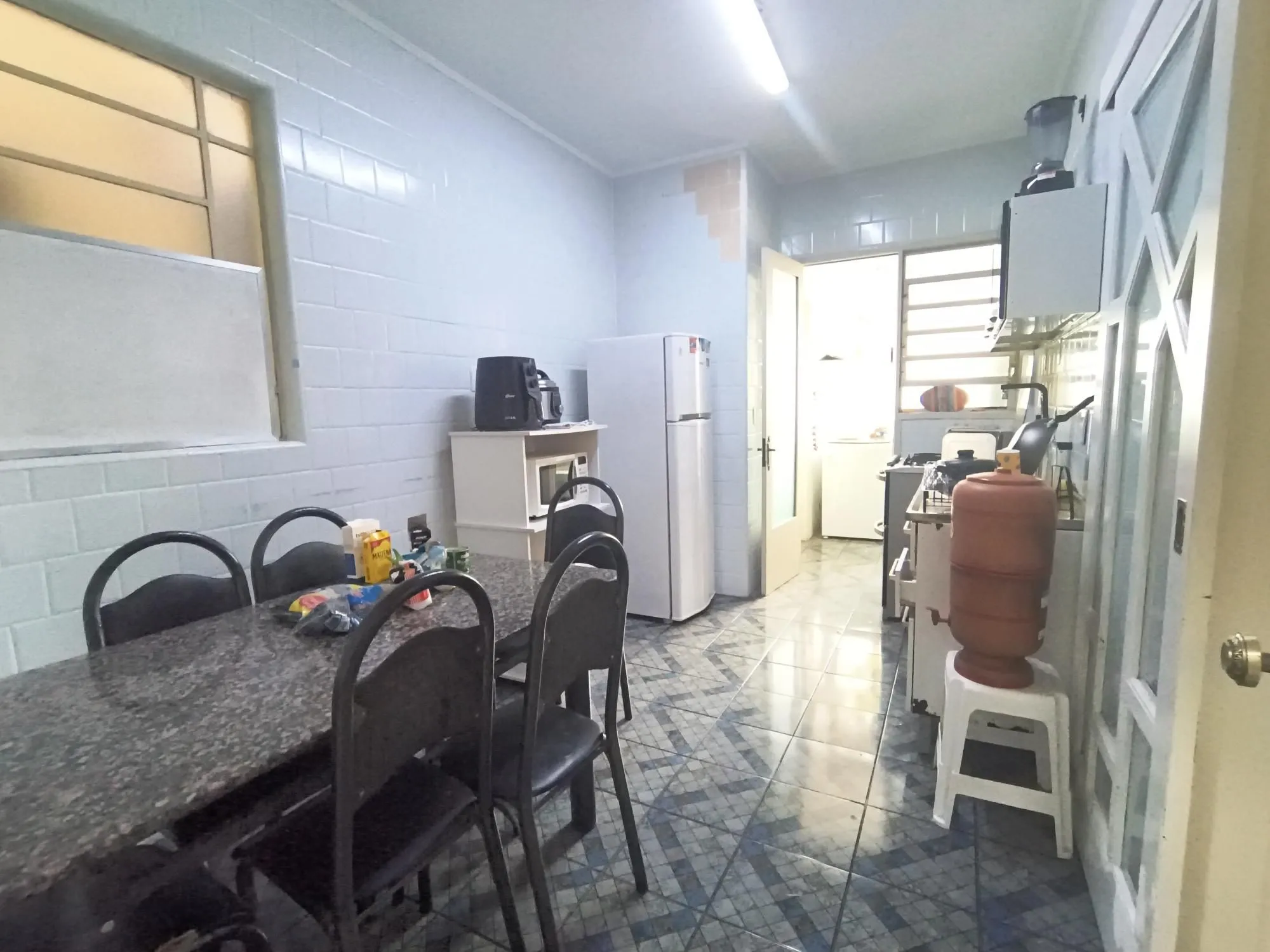 Imagem 2 dormitórios com vaga escriturada no coração do Petrópolis