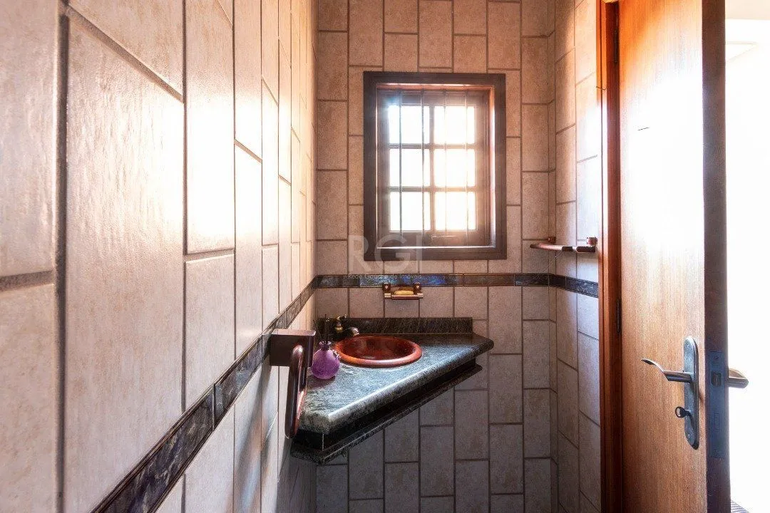Imagem Casa para Venda - 280m², 3 dormitórios, sendo 1 suites, 2 vagas - Espirito Santo