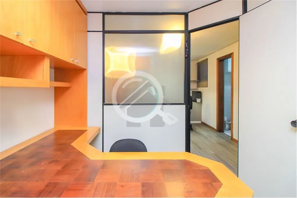 Imagem Ótima sala comercial dividida em três ambientes, mobiliada, localizada no bairro Higienópolis à ...