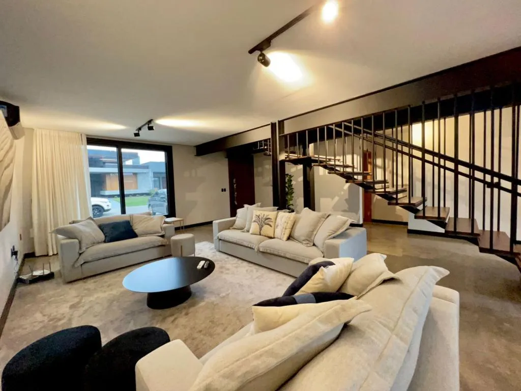 Imagem Casa em Condominio 4 Dormitórios - Bairro --