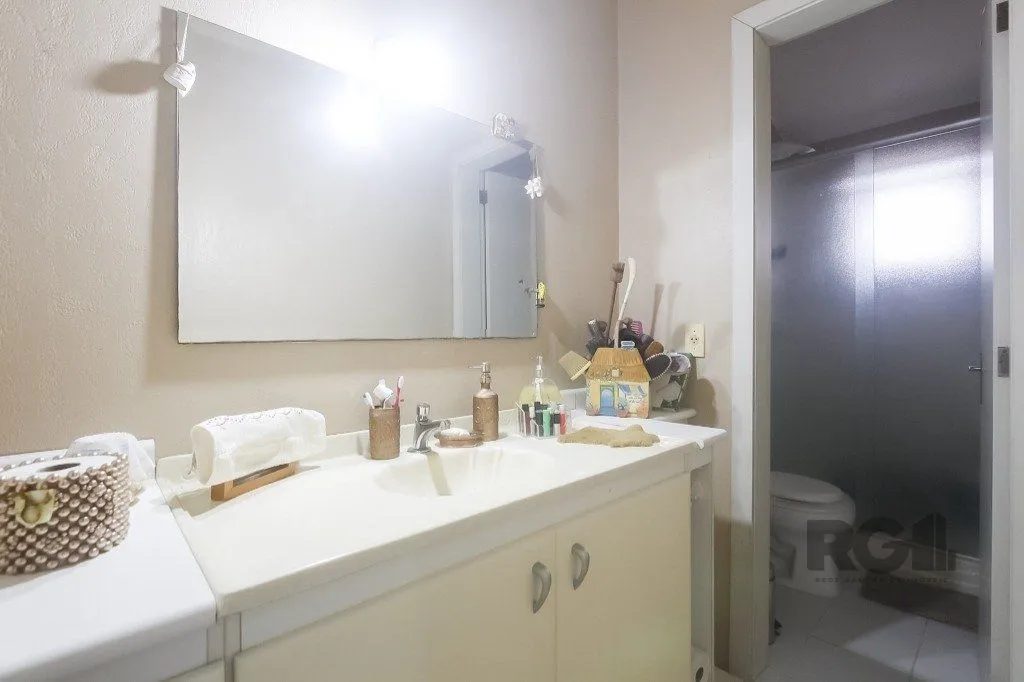Imagem Casa em condomínio, 77m², 2 dormitórios e 2 vagas no bairro Humaitá