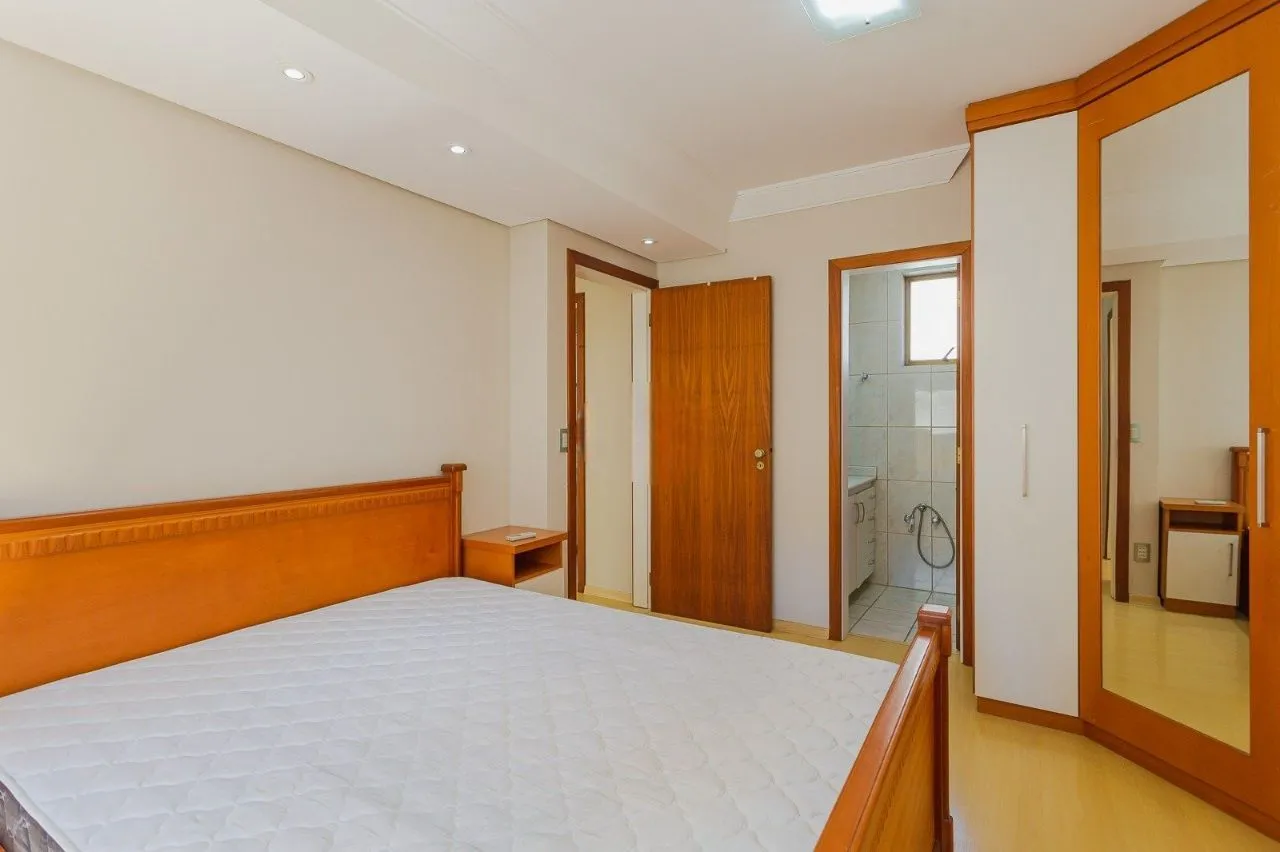 Imagem Cobertura charmosa com terraço e 2 vagas no Petrópolis