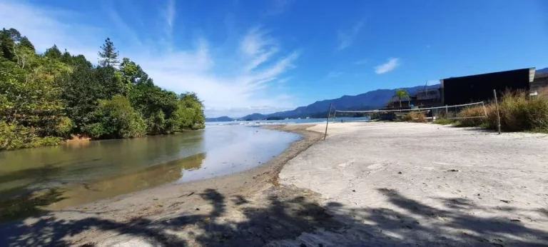 Imagem Casa a beira mar na praia da Tabatinga - Caraguatatuba