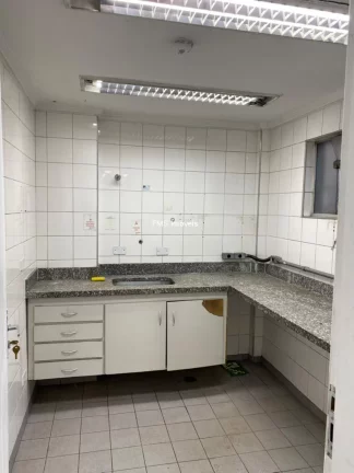 Imagem Galpão Comercial de 477m² com 2 Banheiros para Locação na Lapa, São Paulo-SP
