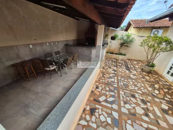 Imagem Casa à venda no Bairro Olinda, Uberaba com 6 dormitórios e suíte!