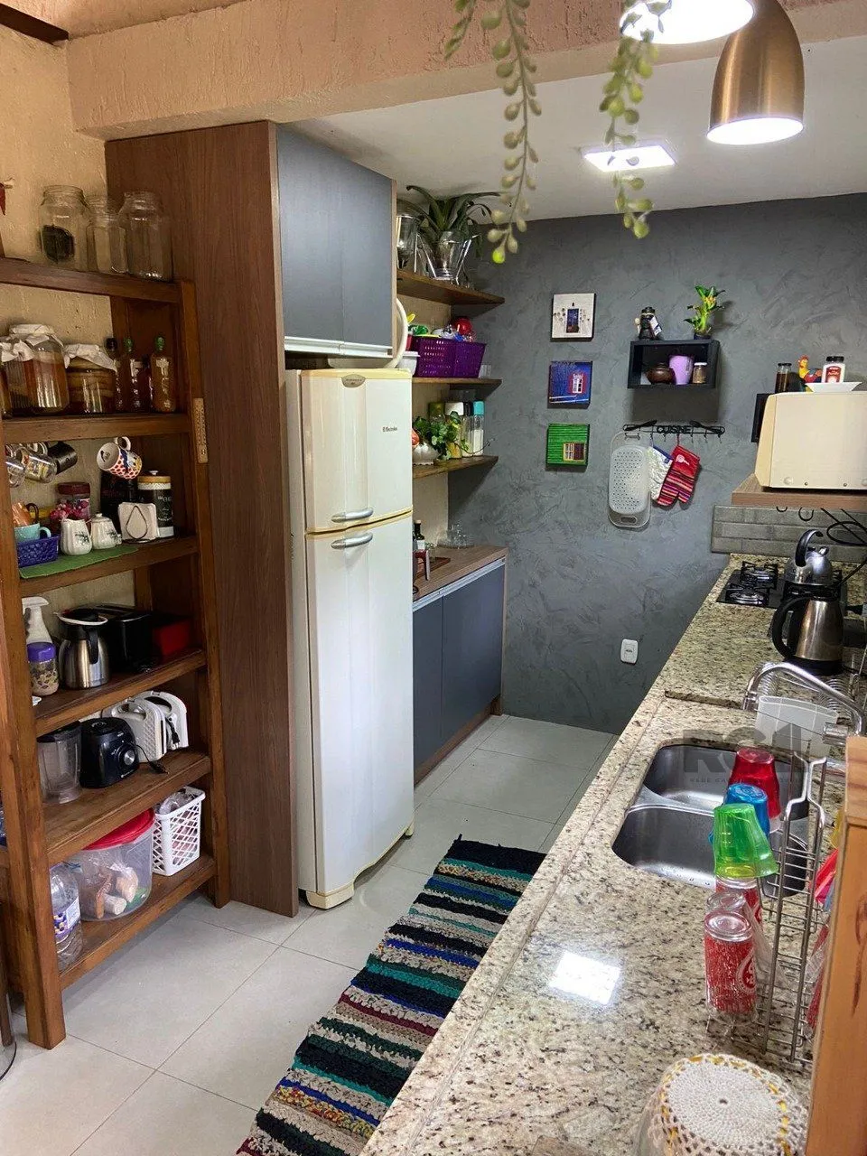 Imagem Casa com 2 suítes, lareira, deck, vaga de garagem - 140m² no bairro Laje de Pedra, Canela/RS