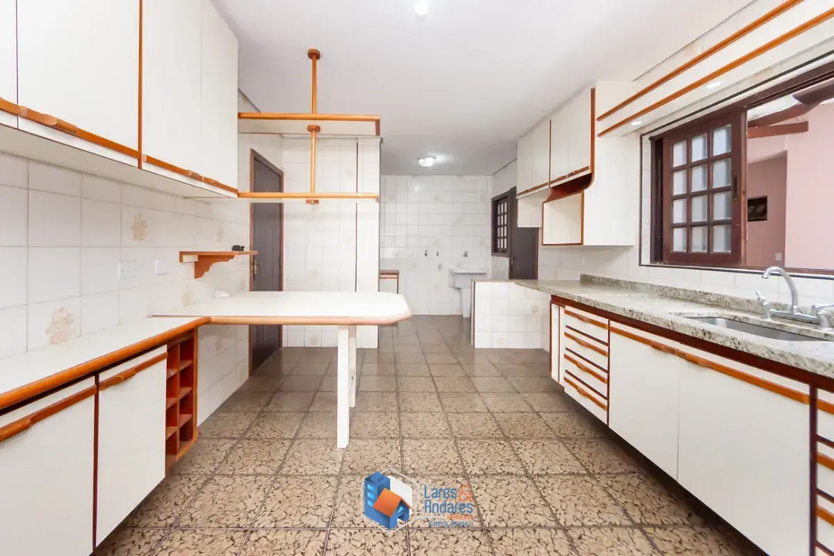 Imagem Sobrado para venda em Jardim Londrina com 4 quartos, sendo 1 suíte, 340m²