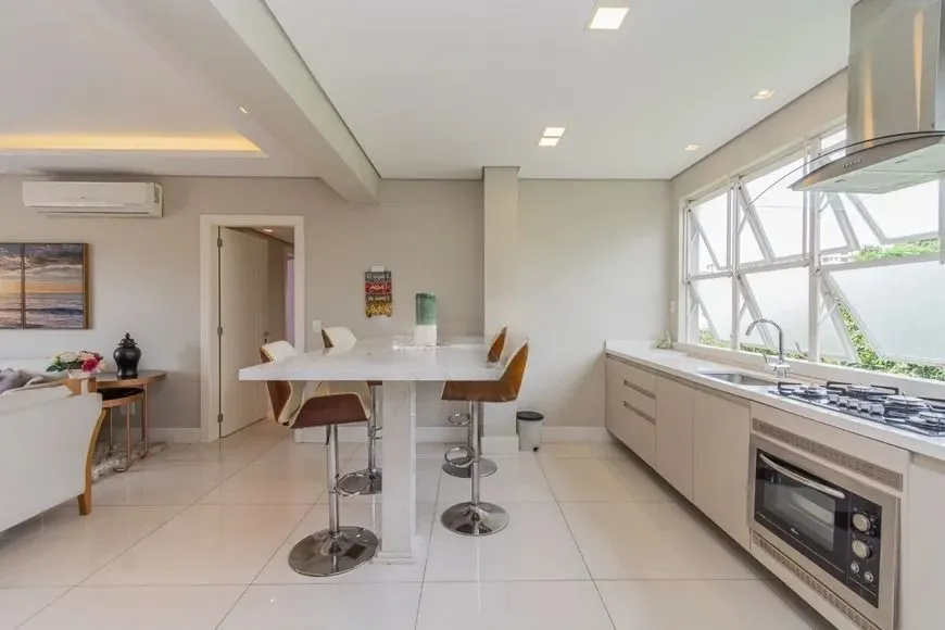 Imagem Cobertura 3 quartos, 235² privativos, com piscina, no Moinhos de Vento