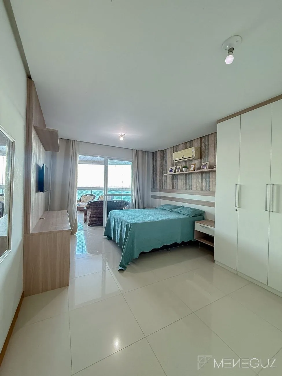 Apartamento à venda na Praia do Morro, Guarapari - 3 quartos, 2 suítes, frente mar, mobiliado