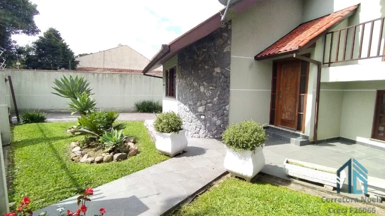 Imagem (PERMUTA) Casa a venda c/ático, ótima localização, 06 quartos c/suíte 8 vagas no Hauer em Curitiba PR