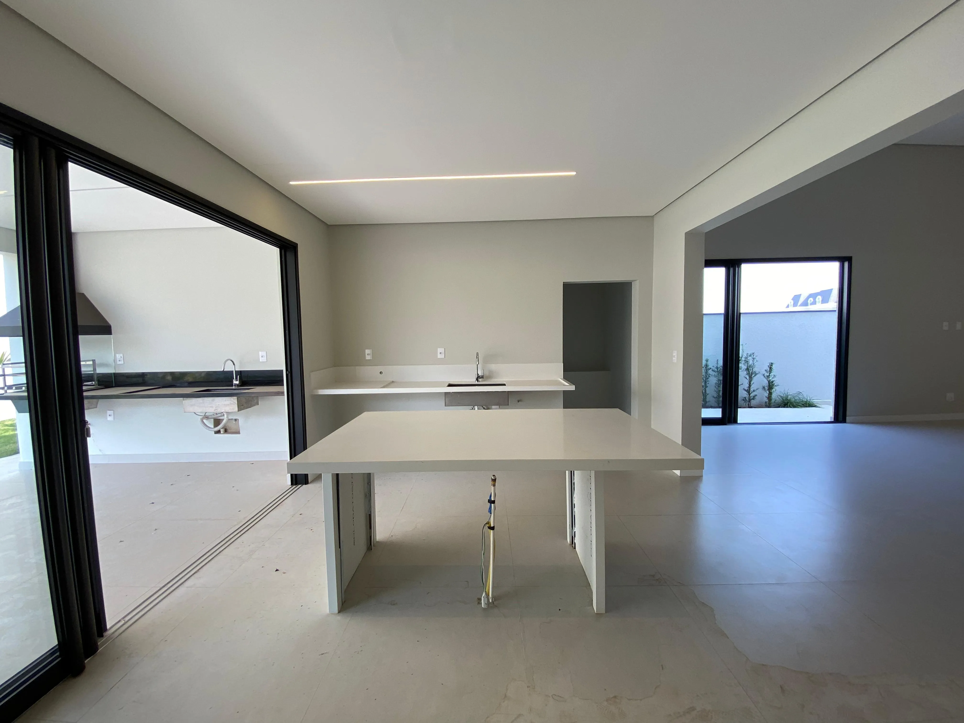Imagem Residência de Elegância Única: Casa Exclusiva no Alphaville com Design Sofisticado e Área de Lazer Impecável