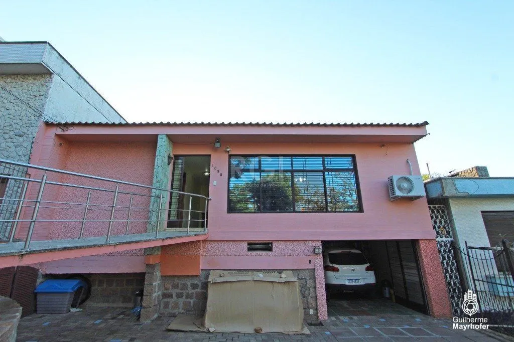 Imagem Casa para Venda - 500m², 5 dormitórios, sendo 2 suites, 5 vagas - Menino Deus