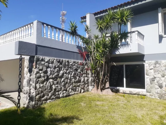 CASA ALTO PADRÃO no Recanto de Portugal, Impecavel, amplo pátio com acesso para carro