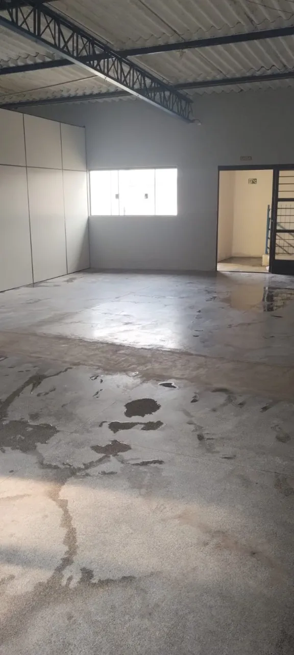 Imagem Oportunidade única: Salão Comercial à venda em Sorocaba-SP, Parque Vitória Régia. 4 salas, 4 banheiros, 332,90 m² de área.