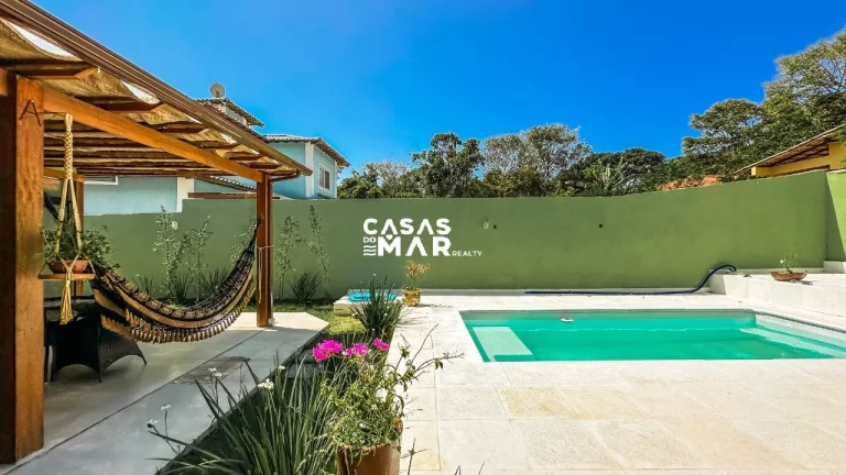 Imagem Casa moderna em condomínio à venda em Búzios-RJ, 3 suítes, 4 banheiros, 2 vagas, 250m² na Baía Formosa. Aproveite!