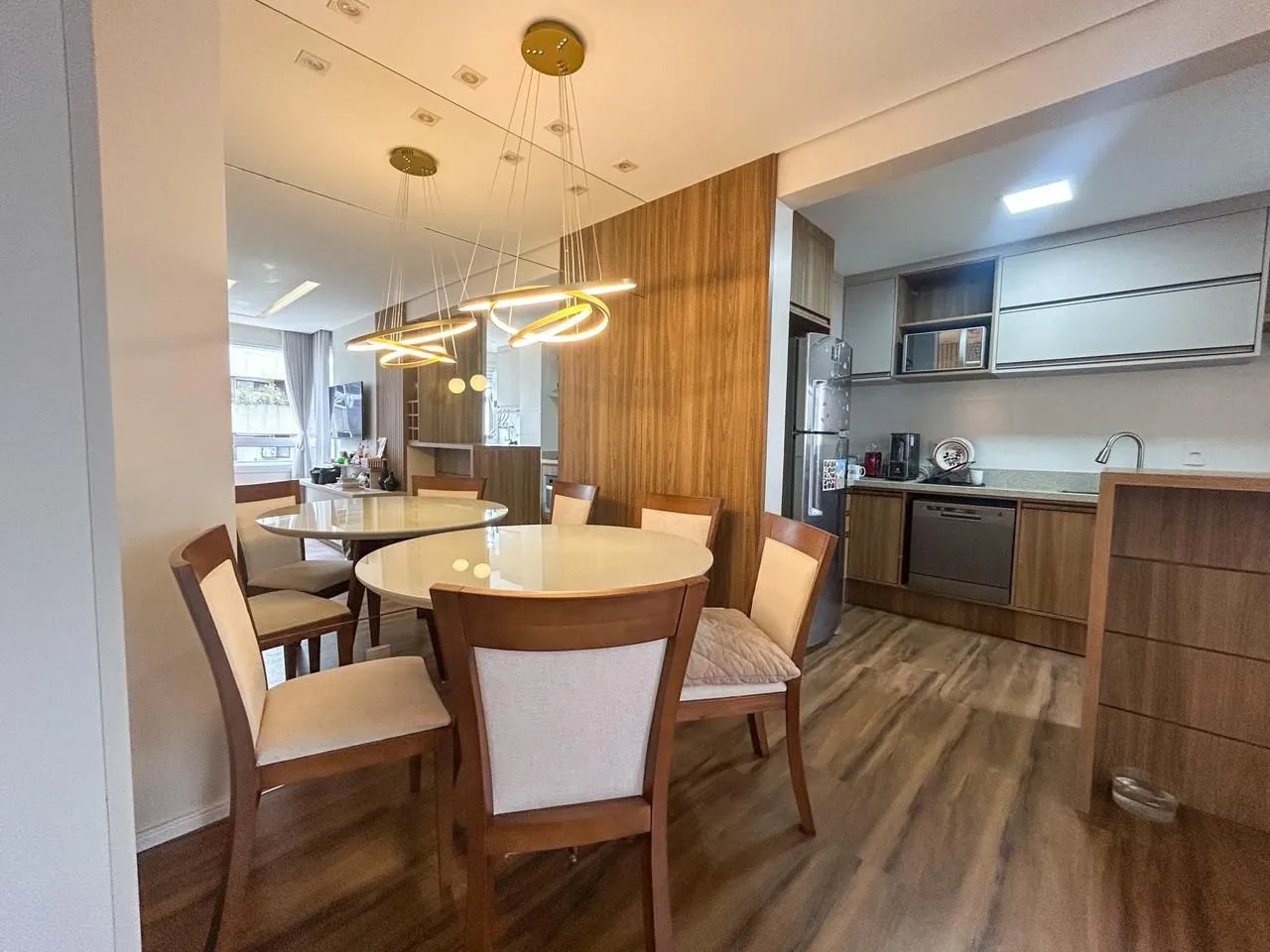 Imagem Impecável apartamento 03 dormitórios, 01 suíte - 87m² privativos, condomínio completa infra no Bairro Santa Tereza - Vaga dupla coberta.