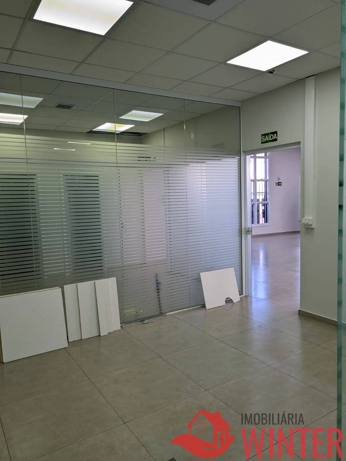Imagem Sala de esquina terrea com 210m2