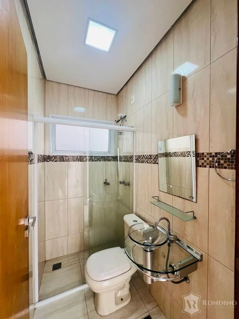 Imagem Sobrado com 5 suítes, varanda gourmet e piscina.
