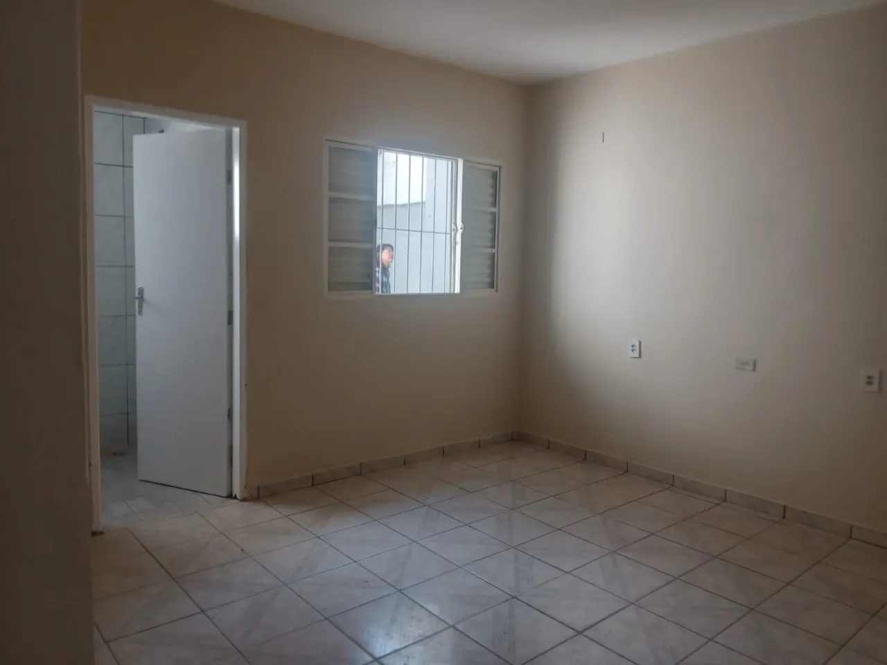 Imagem Casa Comercial para Locação: Imóvel de Alto Padrão com 2 Quartos, 1 Suíte e Vaga de Garagem no Jardim América, Sorocaba-SP