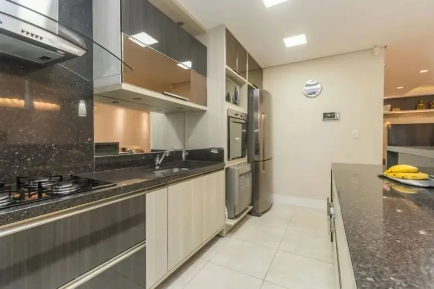 Imagem Casa Seminova 3 Dorm com Pátio e 4 Vagas no Jardim Planalto
