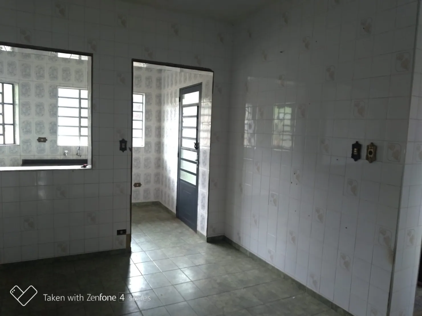 Imagem Casa à venda 2 Quartos, 1 Suite, 3 Vagas, 300M², Jardim Gurilândia, Taubaté - SP
