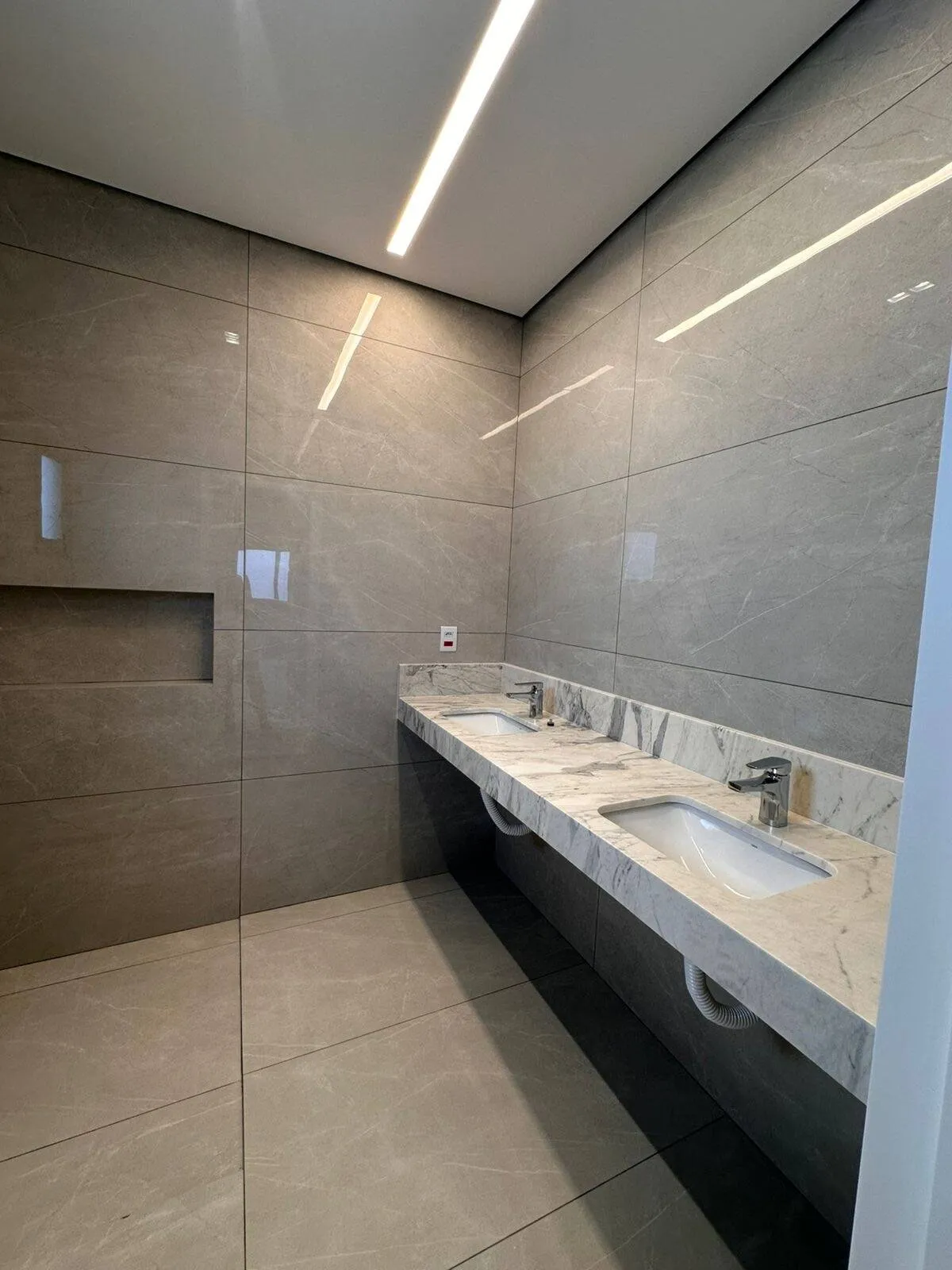Imagem Casa três suítes Condomínio Belvedere 2