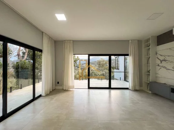 Imagem Casa com 3 Suítes em Condomínio Exclusivo – Conforto e Lazer Completo - 15 minutos do centro de Teresópolis